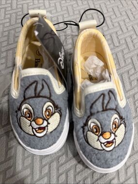 Disney Bambi Kids Slip-On Character
Low Top Sneakers in Gray Size 6